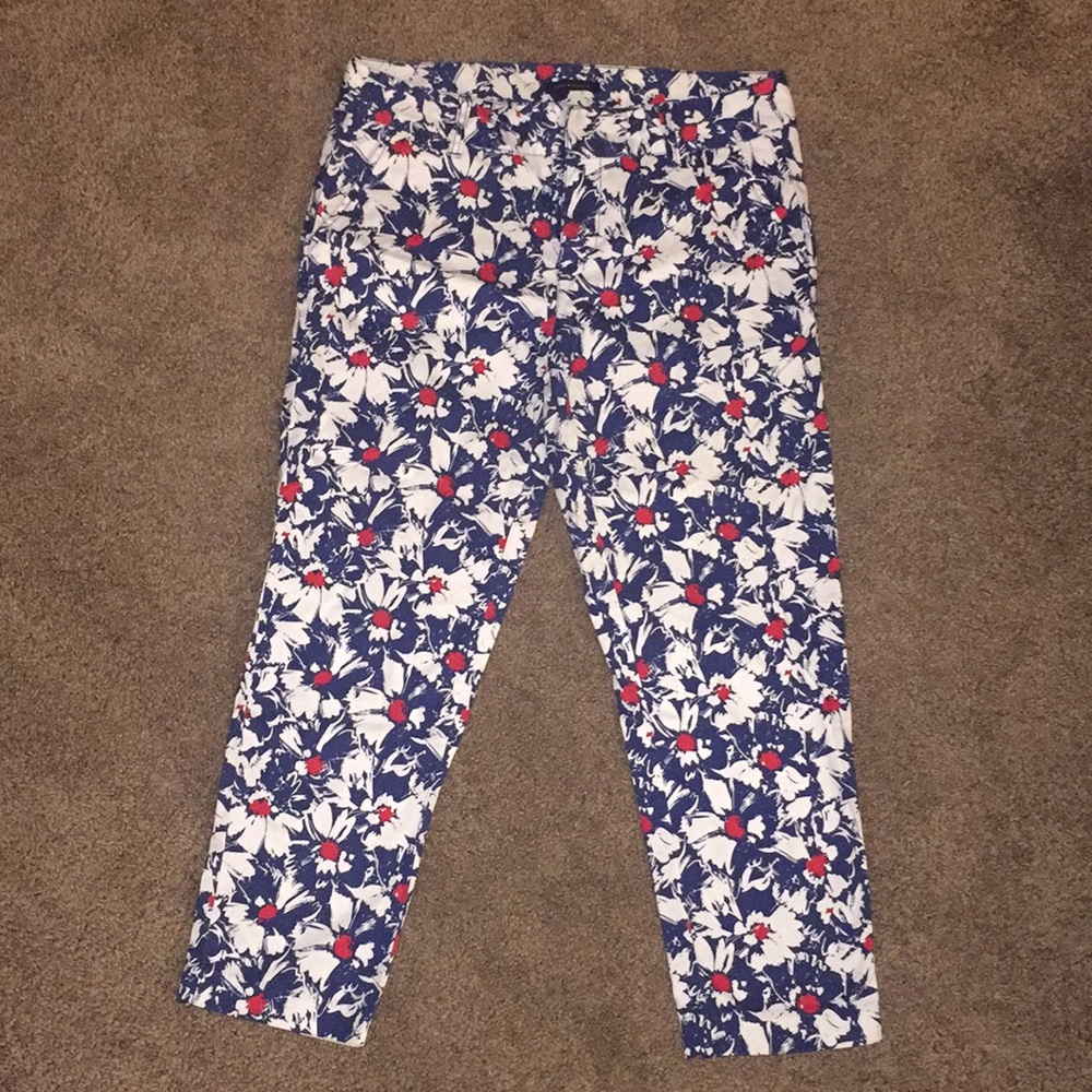 Tommy Hilfiger Capri Pants Size 4 cropped Pants